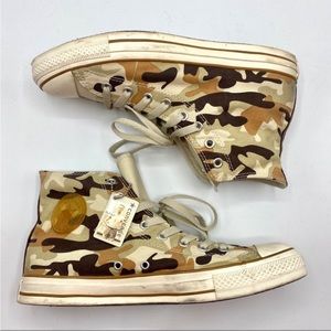 Converse / men’s camouflage high top sneakers, very good condition